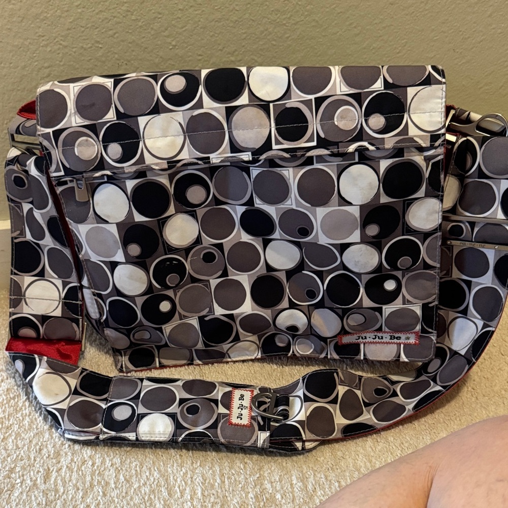 Ju-Ju-Be Black and Gray Circle Pattern Baby Bag